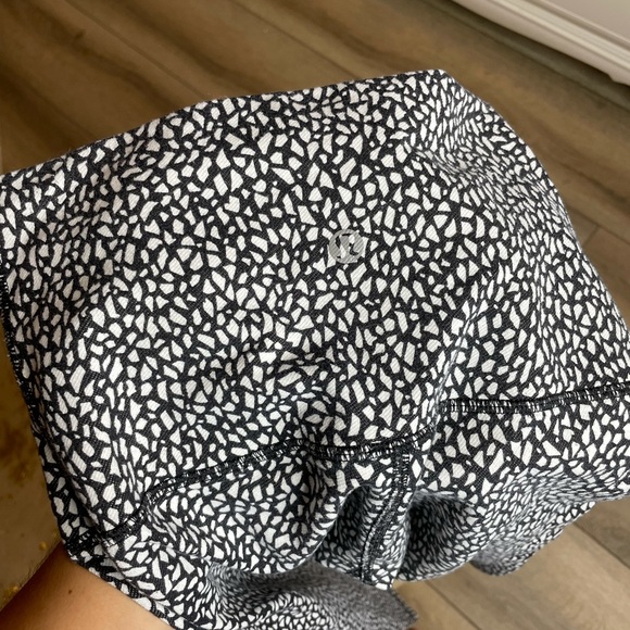 Lululemon speckled black white crop leggings - Picture 4 of 6